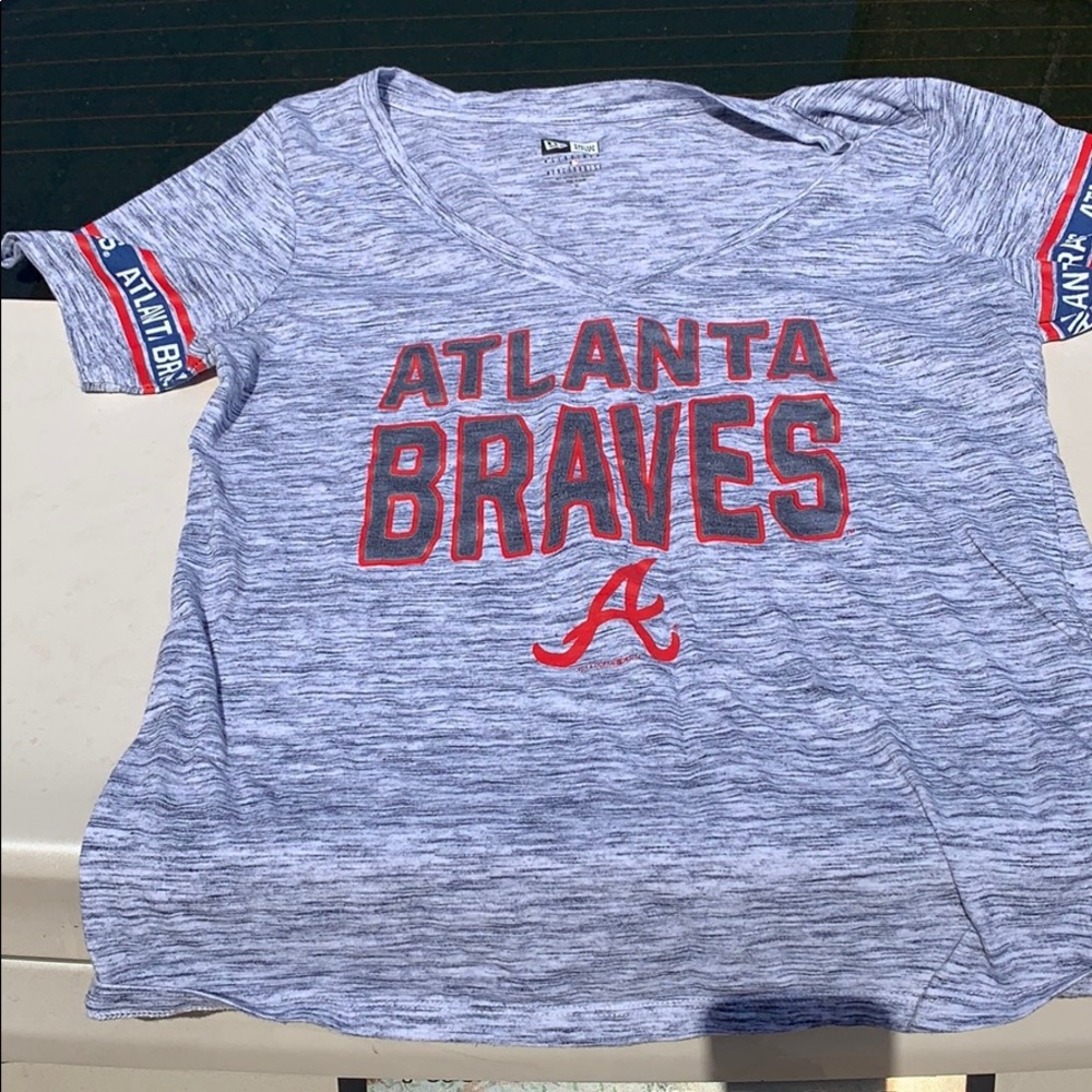 V-neck MLB Braves shirt